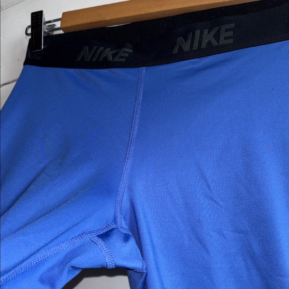 Nike Capris Blue Cropped Leggings Size Medium Activewear - Picture 3 of 9